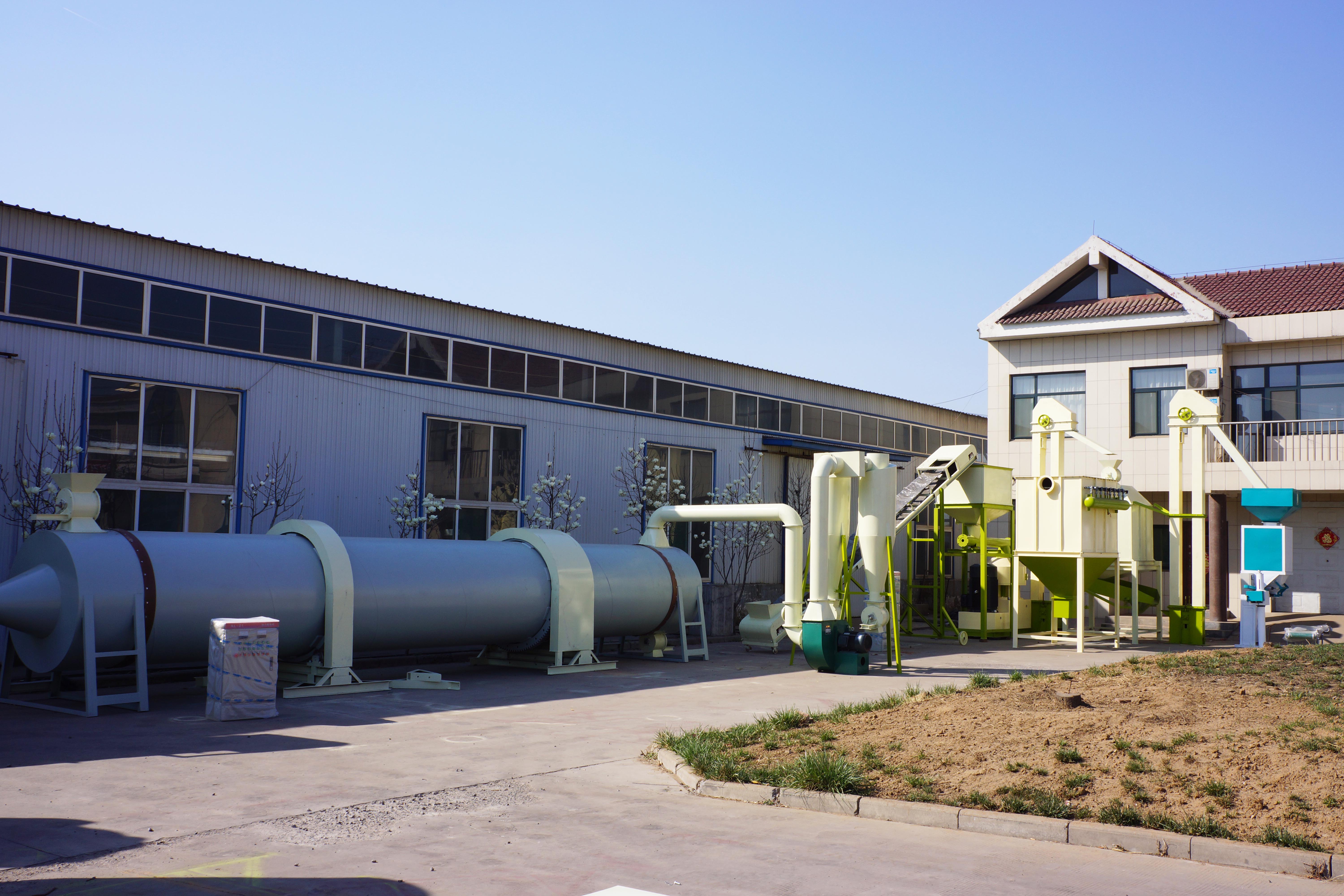 2016年意大利時産(chǎn)2.5-3.5噸(dūn)木片顆粒機組