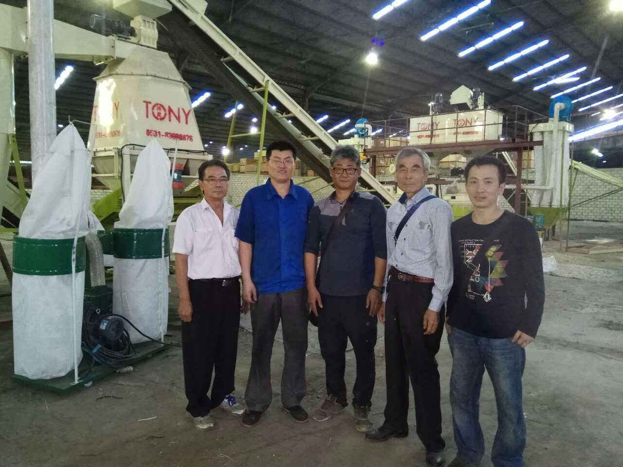 2016年印度尼西亞時産(chǎn)3噸(dūn)顆粒機組